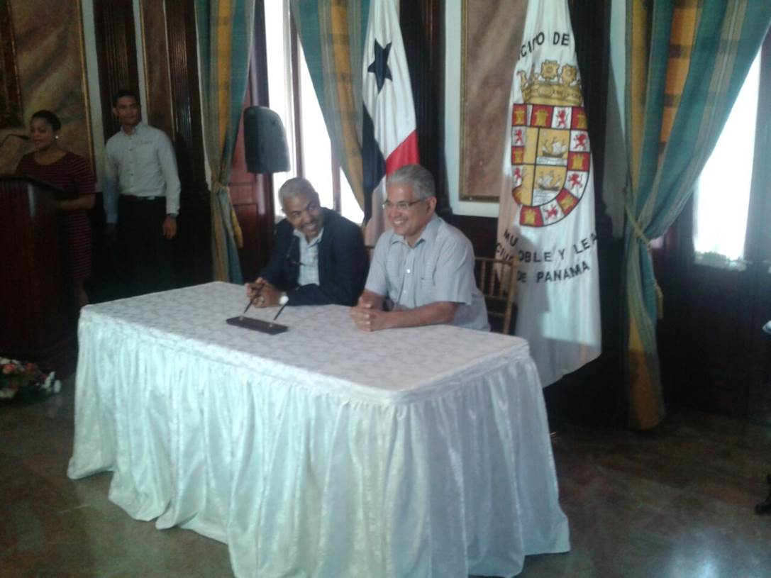 Firma convenio distrito de Panamá